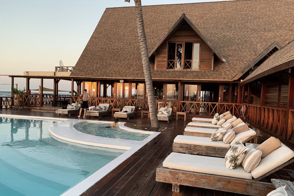 ดีลักซ์ ค็อทเทจ ริมธาร (Deluxe Riverfront Cottage)